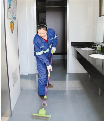 保洁员陈新霞 美丽杭州有我一份守候